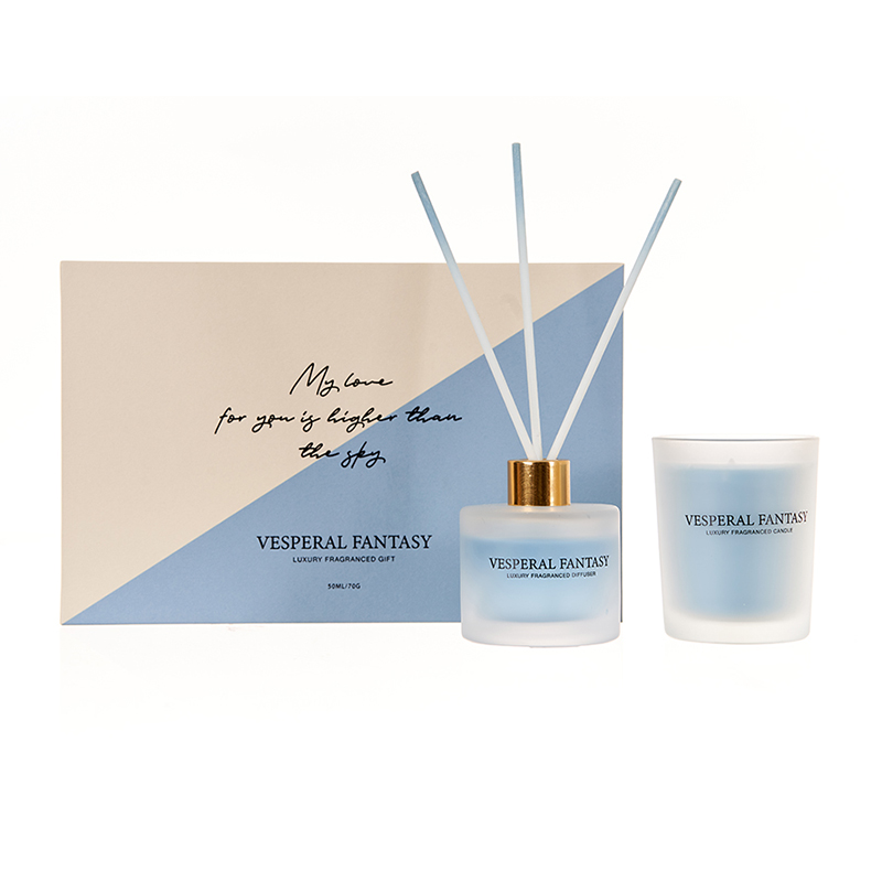 The Romance Collection Blue Gift Set Vesperal Fantasy 70g/50ml Blue Scented Candle And Blue Reed Diffuser