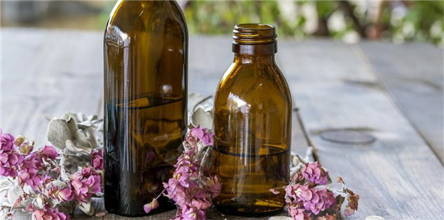 How to Make Essential Oil Room Sprays That Smell Amazing